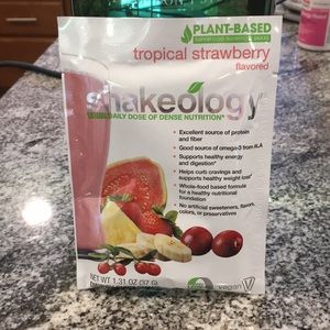 Single serving vegan strawberry shakeo packets